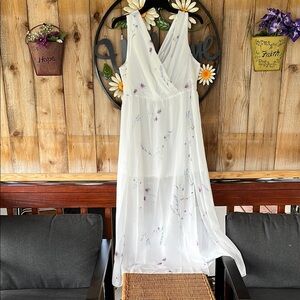 Elegant White Floral Maxi Dress
